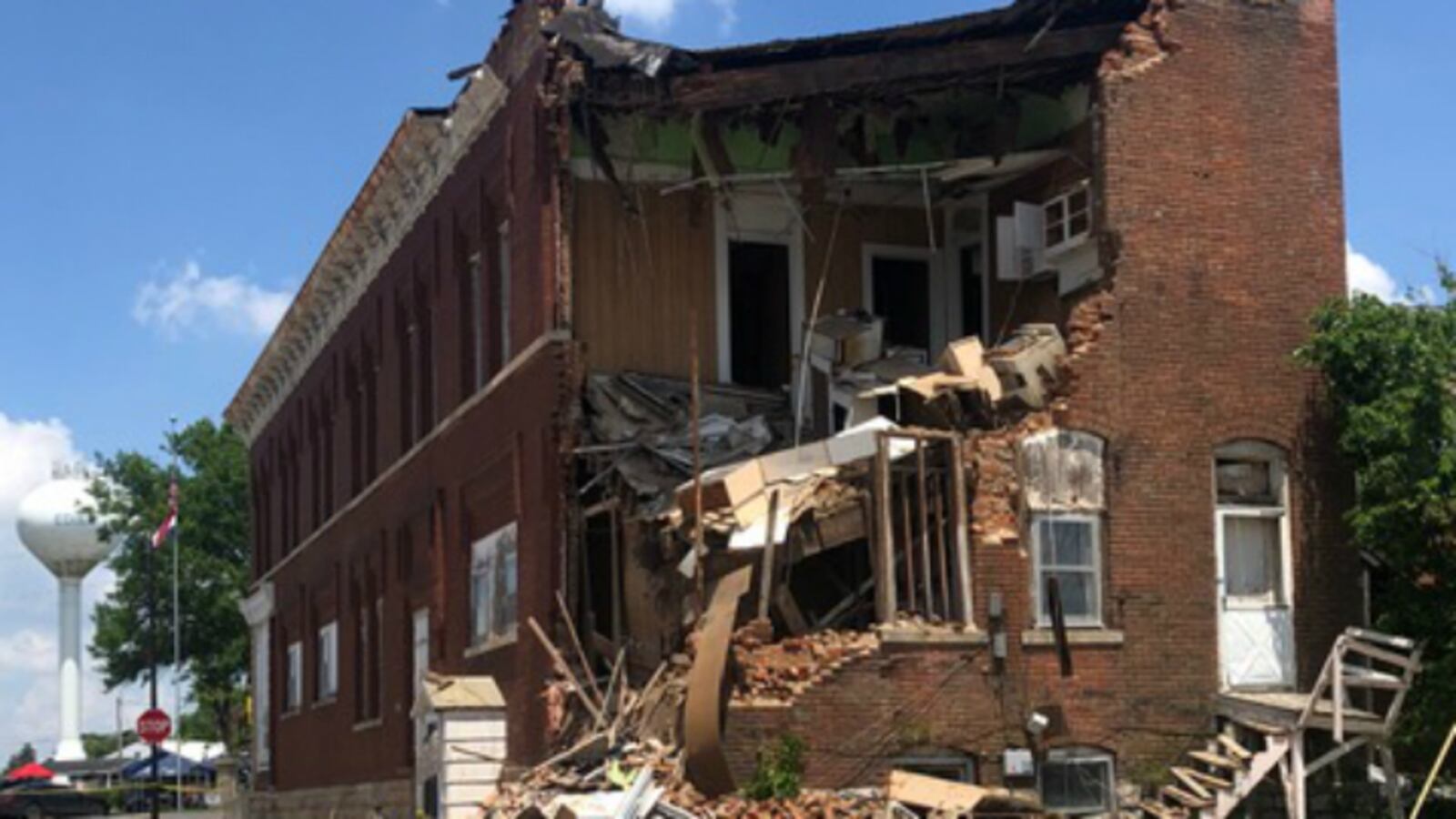Wgem Building Vacant Edina building partially collapses