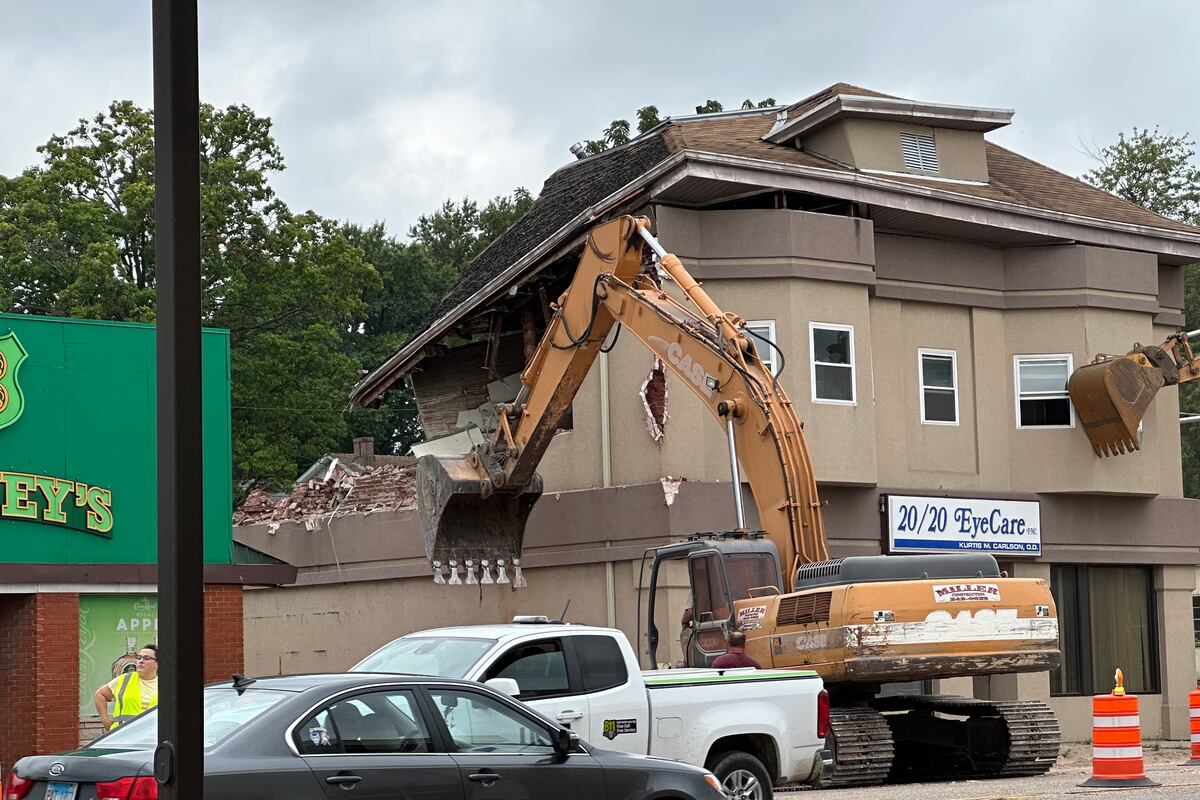 Wgem Building Demolition of former 20/20 Eyecare building