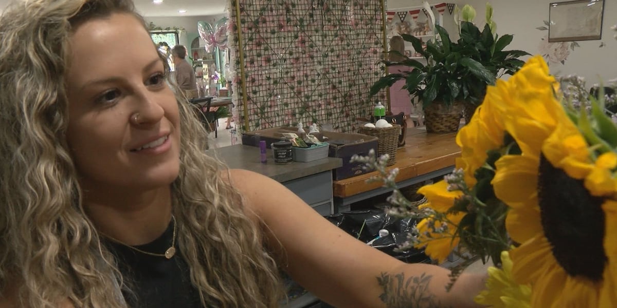 Hannibal flower shop holds reopening ribbon cutting ceremony - WGEM