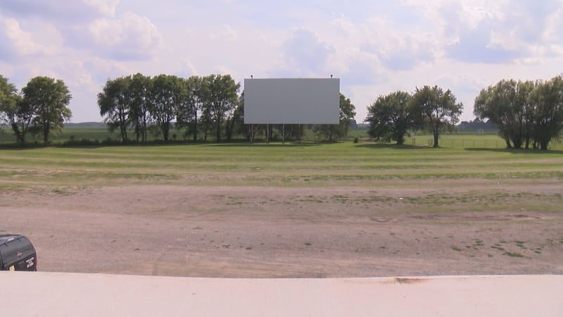The Route 66 Drive-In Movie Theater in Springfield, Illinois is bringing an old fashioned...