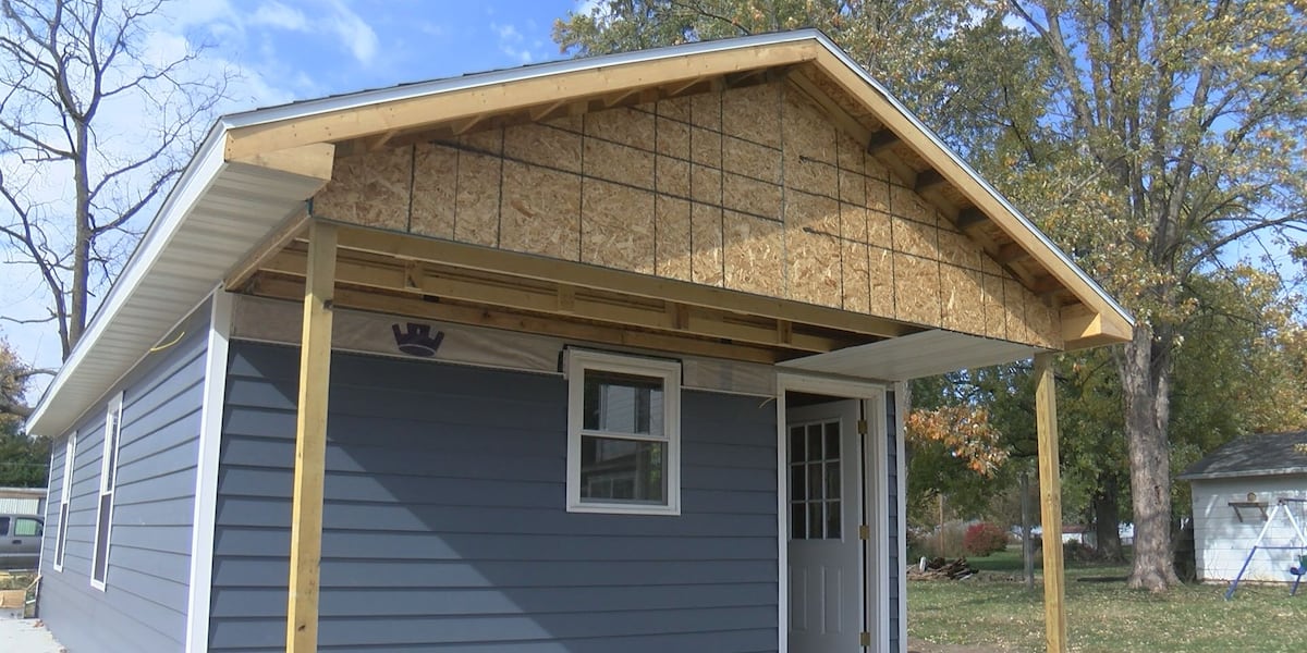 Wgem Building Community members come together to build homes for veterans