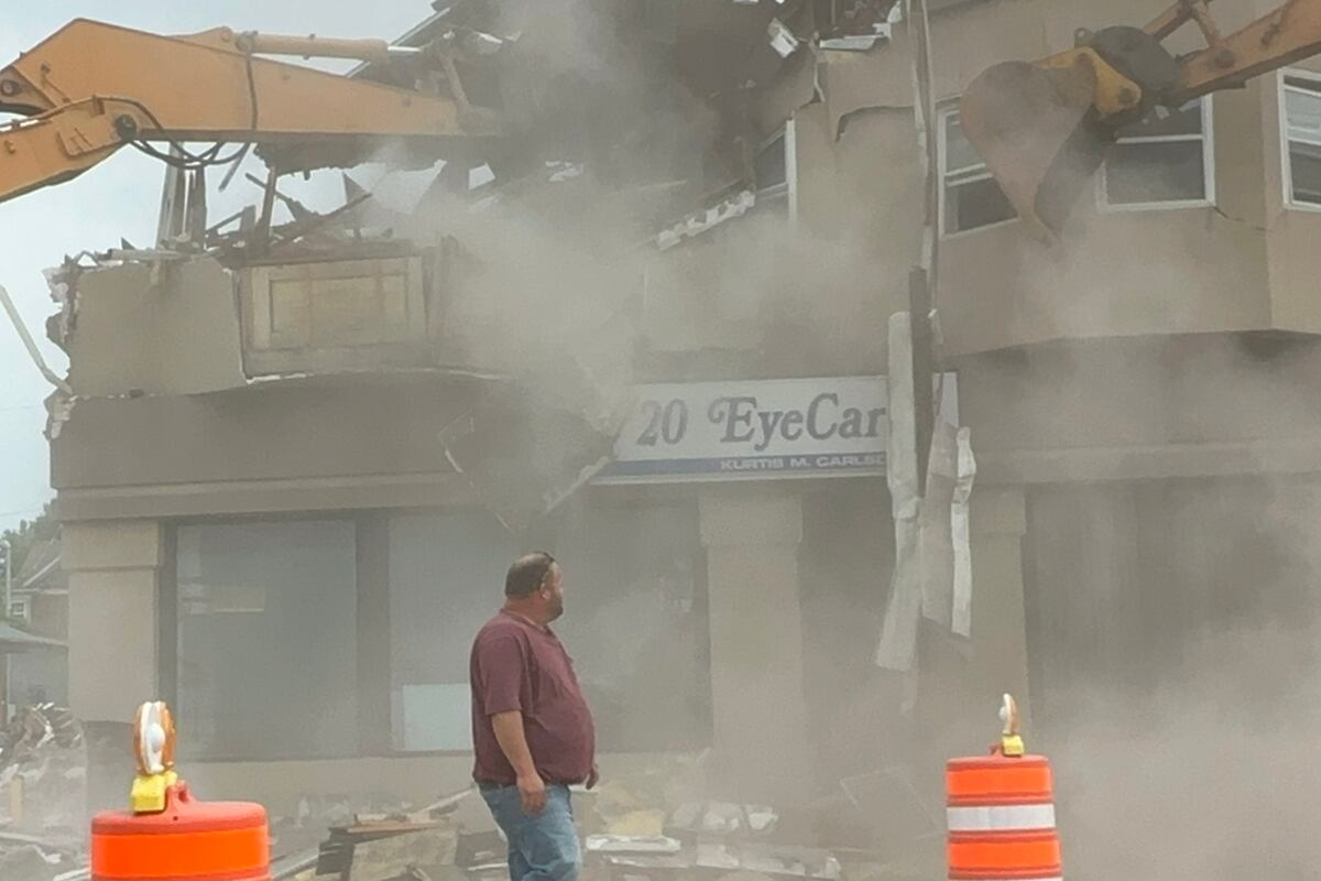 Wgem Building Demolition of former 20/20 Eyecare building