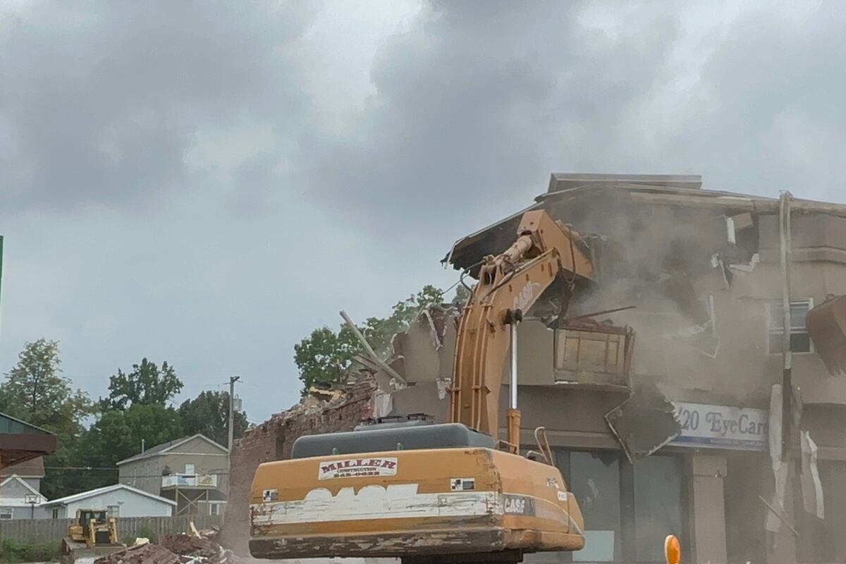 Wgem Building Demolition of former 20/20 Eyecare building